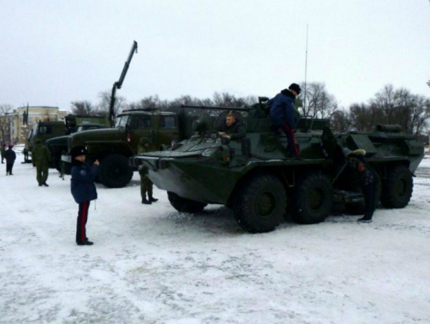 В Новочеркасске прошла выставка военной техники