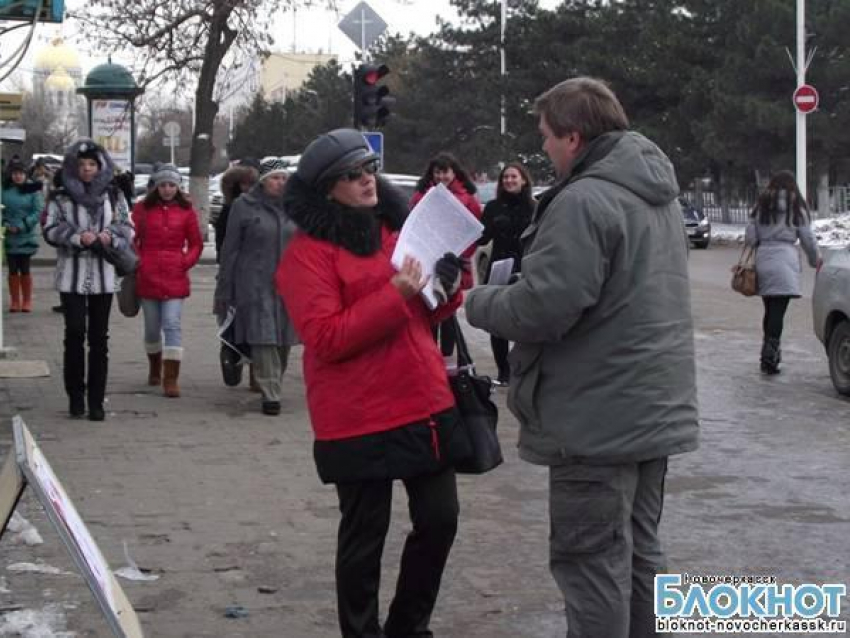В Новочеркасске одиночный пикет протестовал против принятия нового закона о соцобслуживании