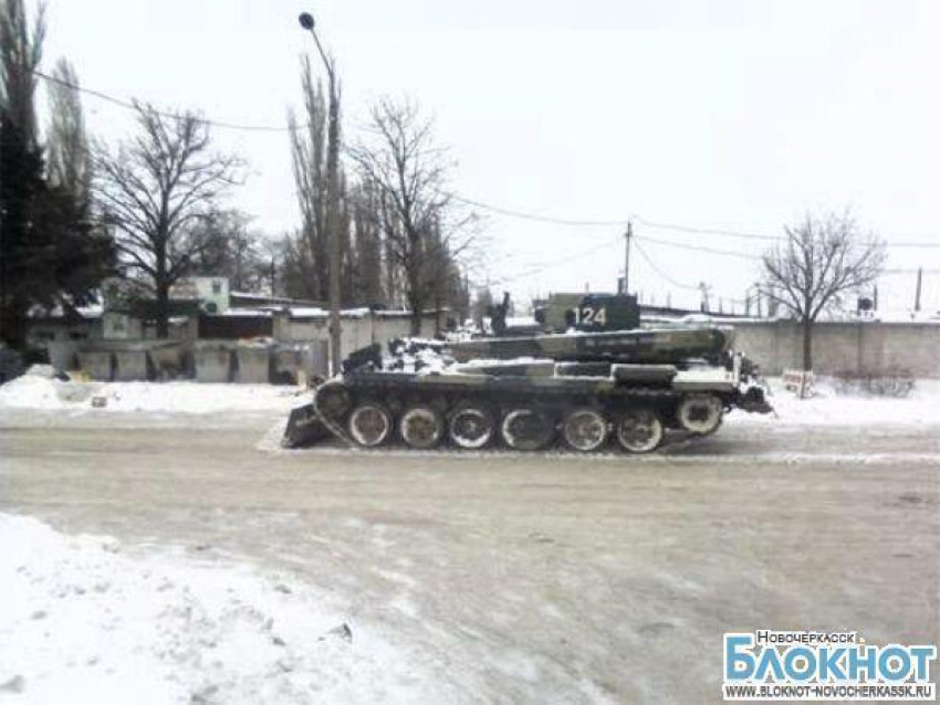 Улицы Новочеркасска чистят танки