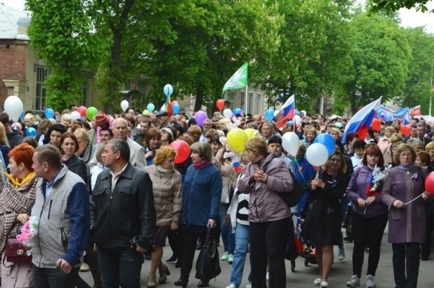 В первомайской демонстрации прошли свыше четырех тысяч новочеркасцев