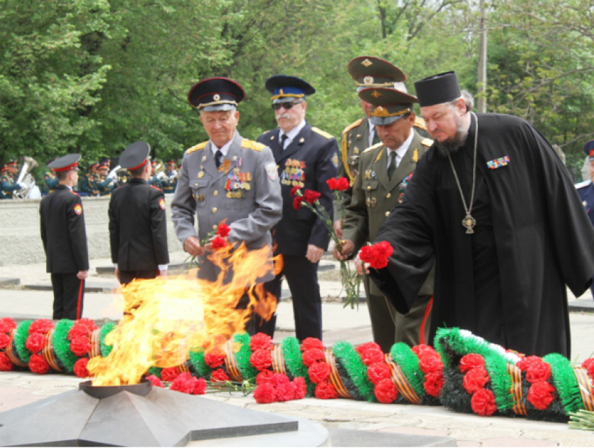 Память погибших на фронтах Великой Отечественной войны почтили в Новочеркасске