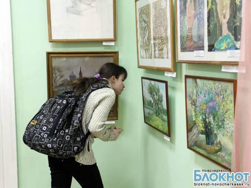 В областном музее изобразительных искусств открылась выставка юных художников Новочеркасска