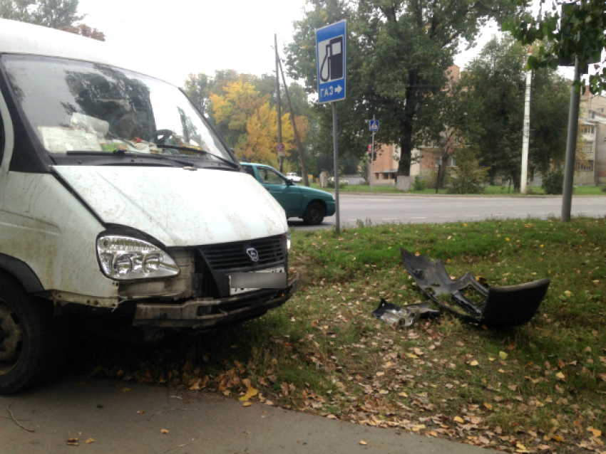 Авария около автовокзала Новочеркасска чудом обошлась без пострадавших