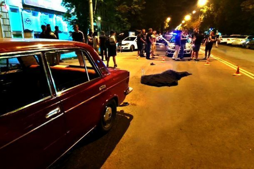 В Новочеркасске лежащего на дороге мужчину переехал автомобиль
