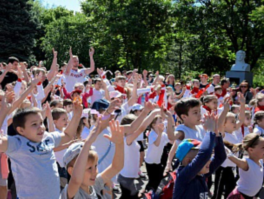 В День защиты детей новочеркасские спортсмены провели «зарядку с чемпионами»