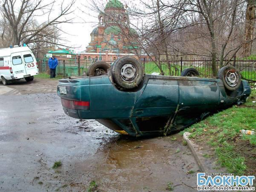 В Новочеркасске ВАЗ-2110 перевернулся из-за неисправности рулевой системы