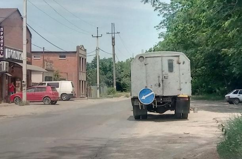 Колдобины на Сарматской заасфальтировали после обращений новочеркасцев