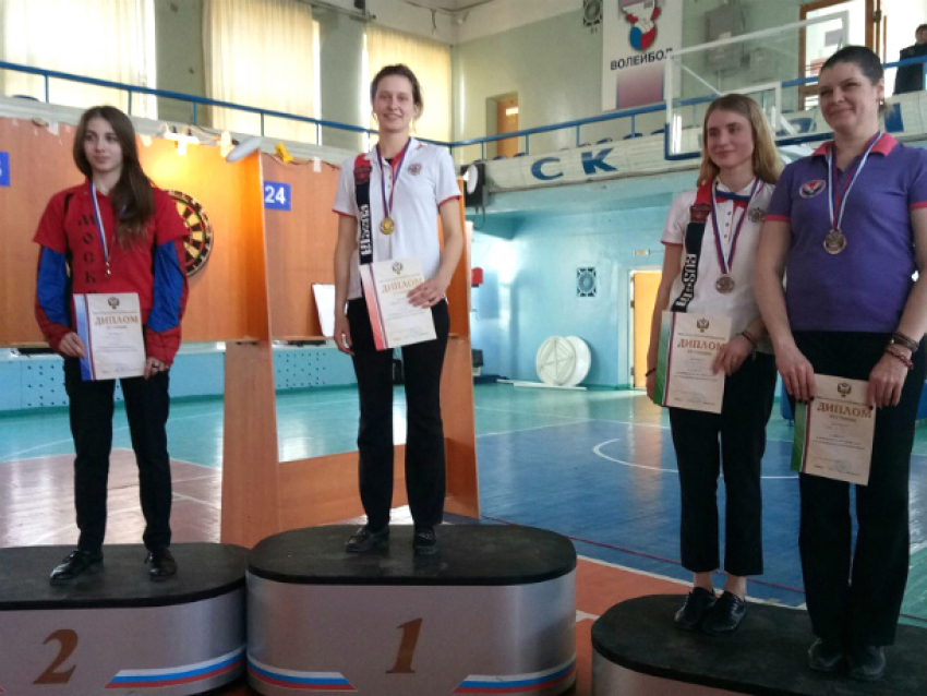 Спортсменка из Новочеркасска в упорной битве выиграла чемпионат России по дартсу