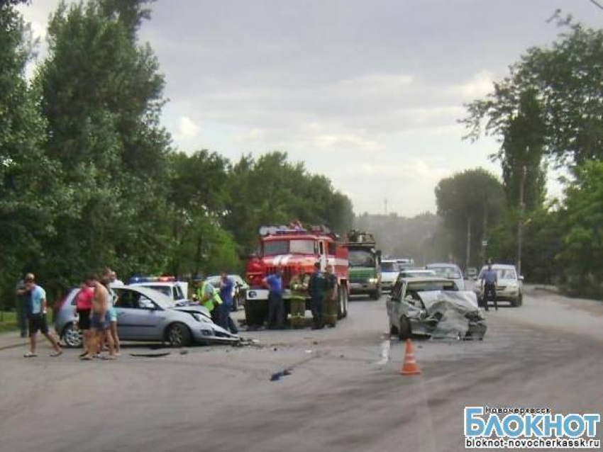 В Новочеркасске на улице Гагарина в ДТП пострадали 4 человека (ВИДЕО)