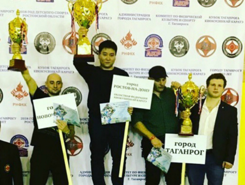 13 медалей привезли новочеркасские каратисты из Таганрога