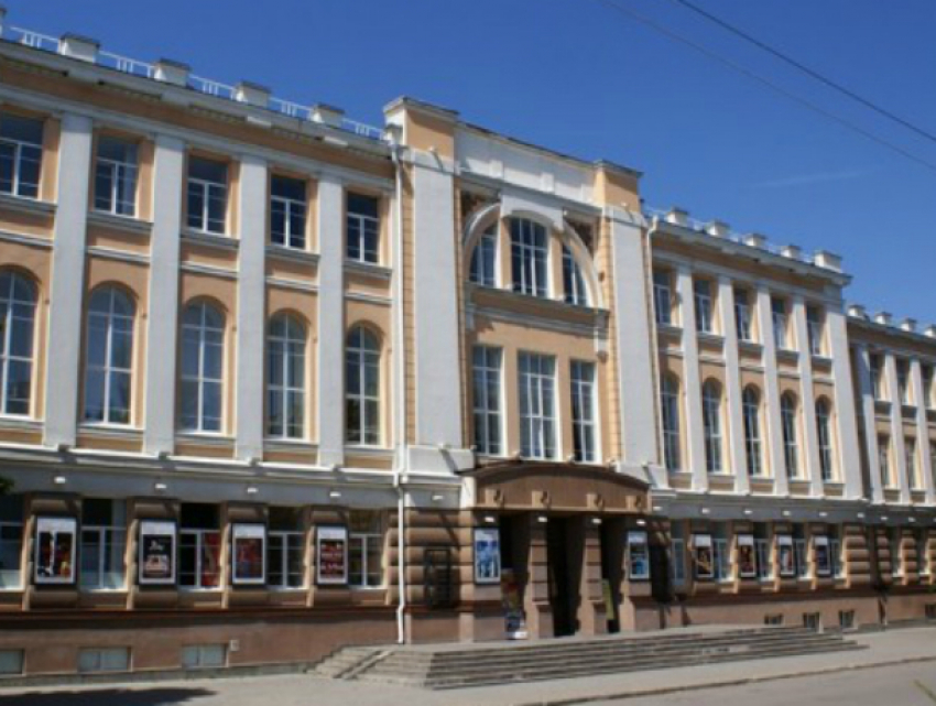 Новочеркасский театр имени Комиссаржевской получил деньги на новый реквизит и технику