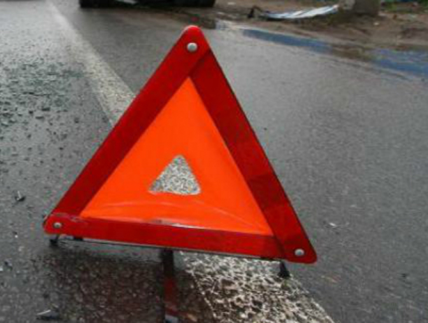 Раздавивший пешехода водитель грузовика сбежал с места аварии в Новочеркасске
