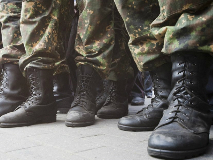 Солдаты - срочники избивали сослуживцев и вымогали у них деньги в Новочеркасске