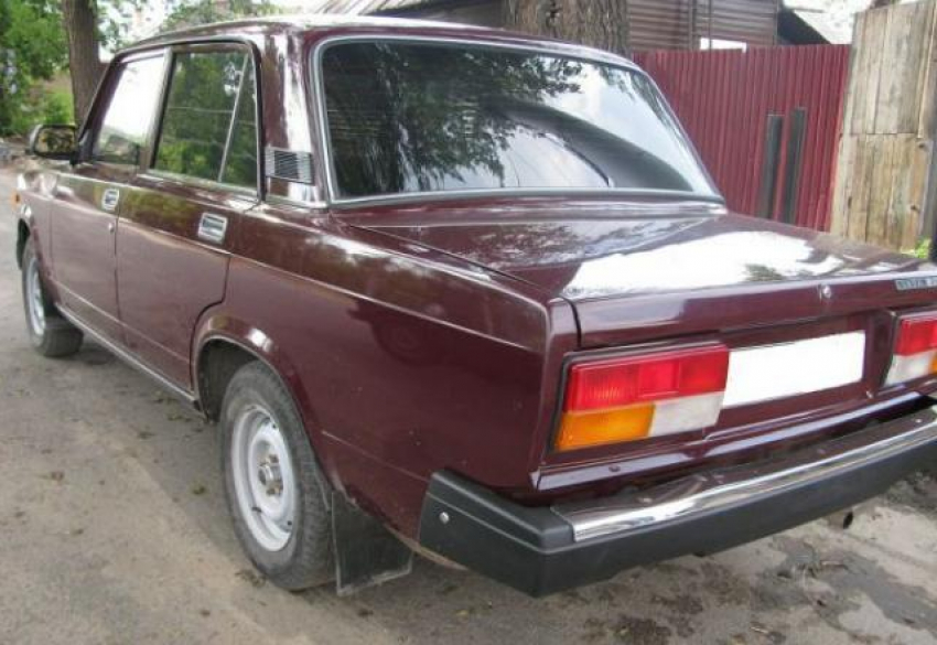 В Новочеркасске угнали вишневую «семерку»