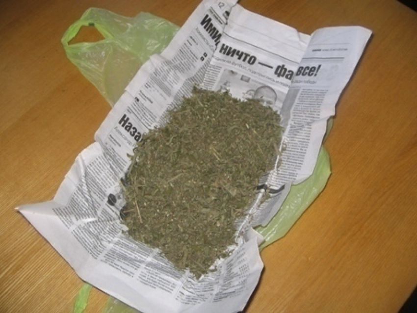 Новочеркасские полицейские поймали мужчину с 200 граммами марихуаны
