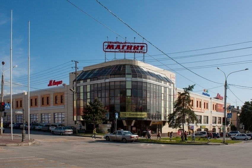 В Новочеркасске стреляли в охранника торгового центра