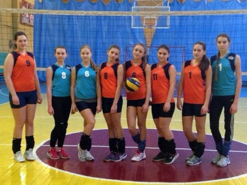 Новочеркасские волейболистки взяли золото на областном турнире