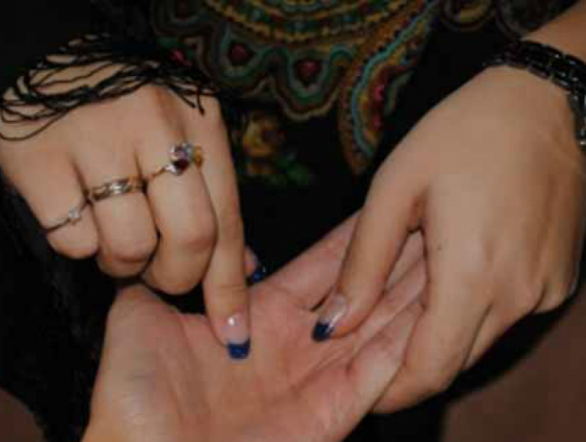 Ритуал «снятия порчи» обернулся потерей золотых украшений для доверчивой жительницы Новочеркасска