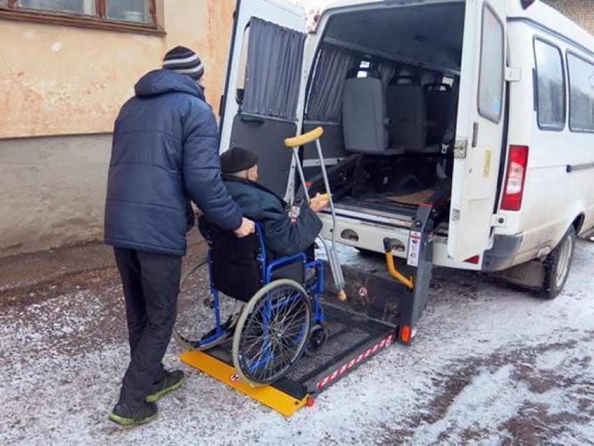 Новочеркасские инвалиды просят администрацию помочь с созданием службы социального такси