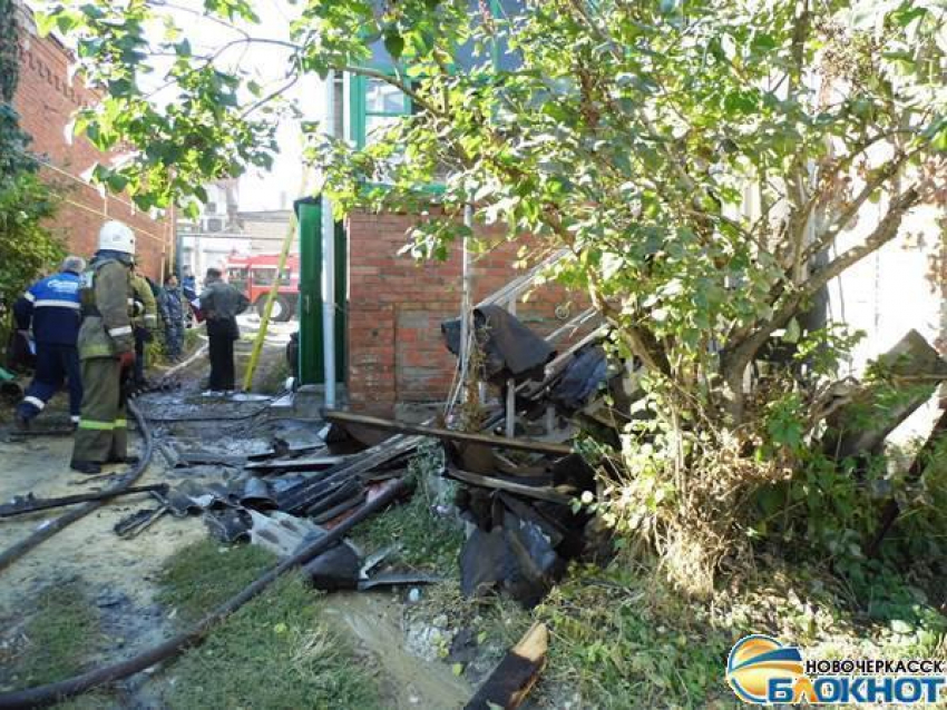 В Новочеркасске неосторожное обращение с огнем привело к пожару в четырехвартирном доме