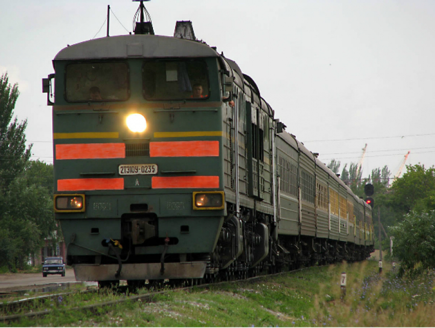 19-летняя жительница Новочеркасска погибла под колесами пассажирского поезда