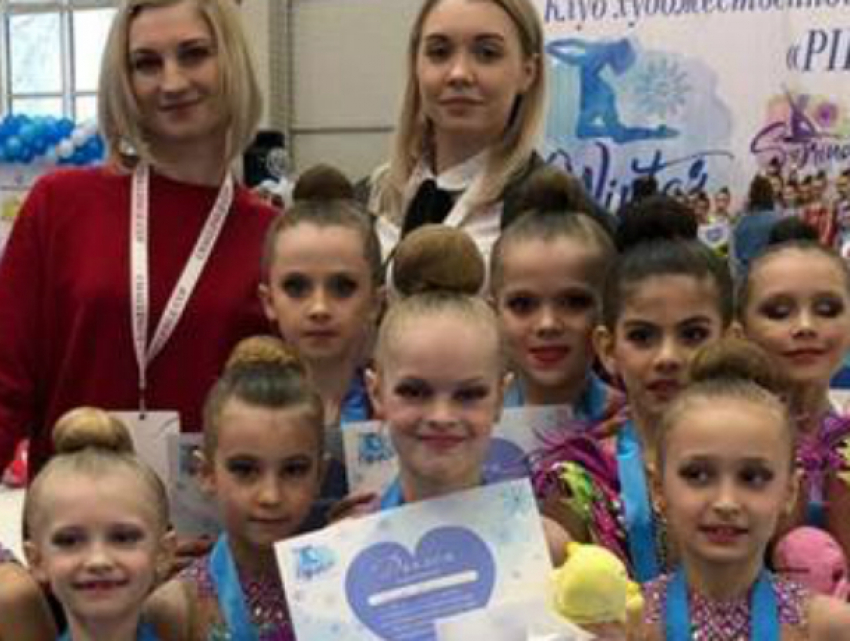 Новочеркасские гимнастки завоевали бронзу в серии клубных турниров Москвы