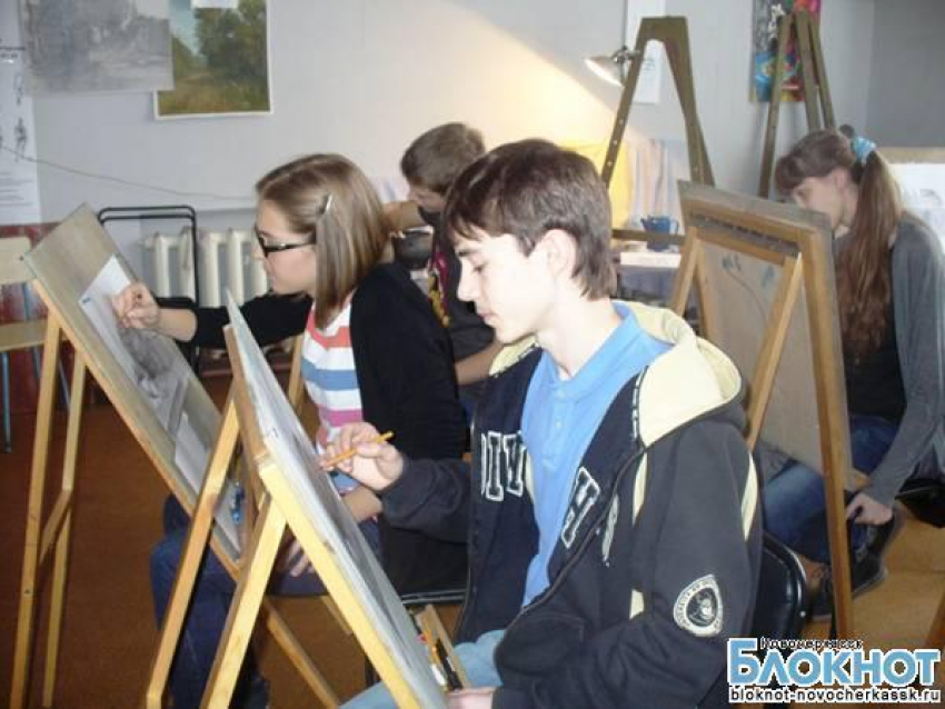 В Новочеркасской детской художественной школе проходит олимпиада по живописи