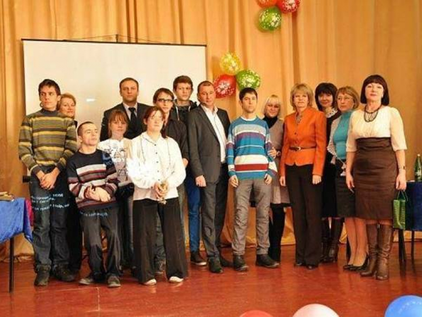 Новочеркасские инвалиды вступили в интеллектуальный поединок c сотрудниками администрации