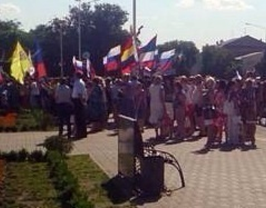 В  Новочеркасске прошел торжественный митинг, посвященный Дню России