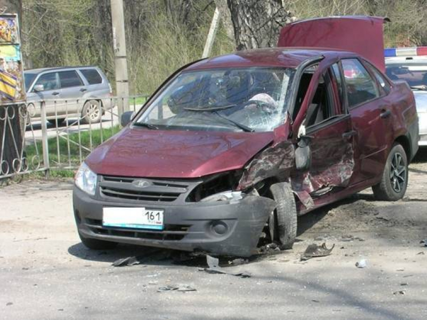 В Новочеркасске в лобовом ДТП пострадали два человека