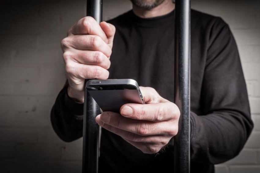 Житель Новочеркасска «давил» на жалость, выманивая мобильники у прохожих