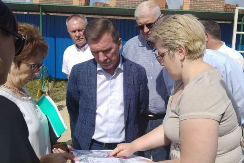 Первый замгубернатора Ростовской области поручил новочеркасским чиновникам благоустроить жилье для детей-сирот