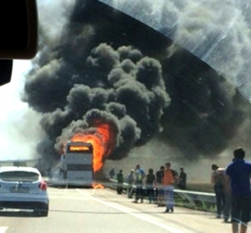 На трассе рядом с Новочеркасском сгорел пассажирский автобус «Москва - Владикавказ»