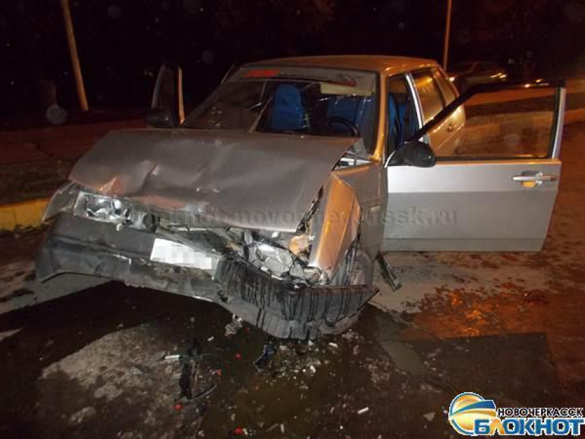 В Новочеркасске в ДТП на проспекте Баклановском пострадал водитель ВАЗ-2109