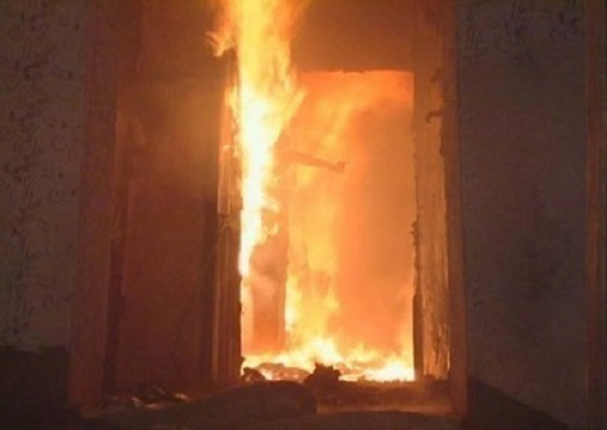В Новочеркасске из-за пожара в пятиэтажке эвакуировали 50 человек