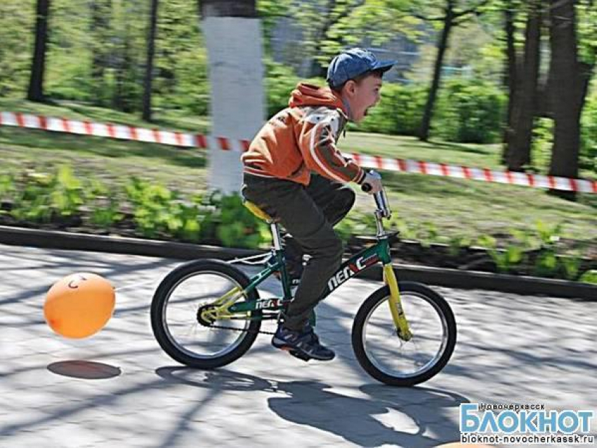 В Новочеркасске 100 детей от 2,5 до 8 лет совершили самый массовый в истории города велопробег