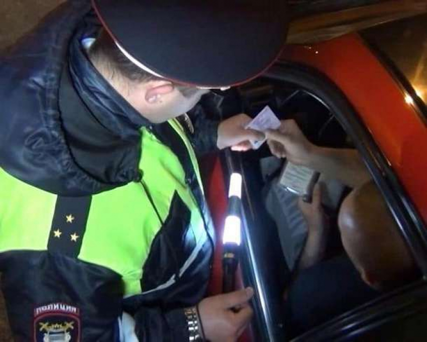 Пьяный водитель, избивший в Новочеркасске полицейского, получил по заслугам
