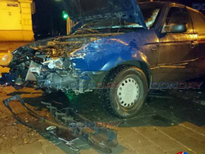 Попытка проскочить на красный стала фатальной для водителя «Гранты» в Новочеркасске