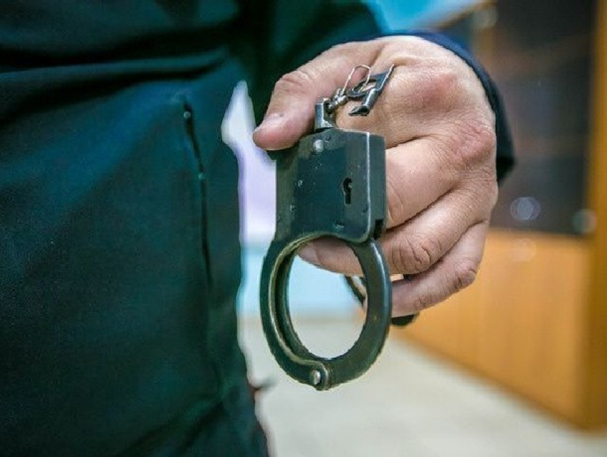 19-летнего молодого человека задержали за грабеж в Новочеркасске