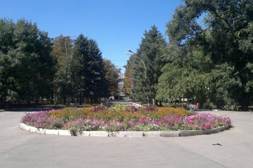 В Новочеркасске парк на Соцгороде теперь будет называться «Парком электровозостроителей»