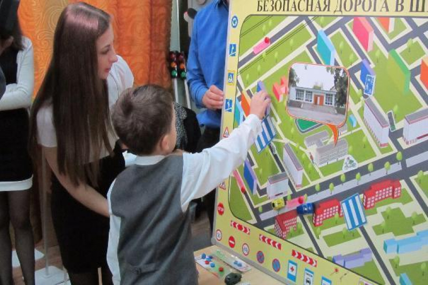 Сотрудники ОГИБДД «Новочеркасское» обучают детей ПДД