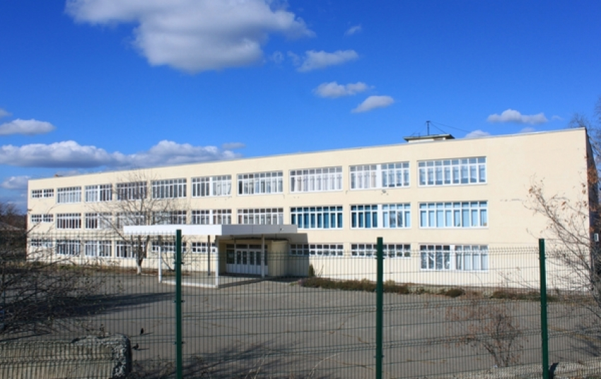 Директора новочеркасской школы оштрафовали за неоказанную медпомощь ученице
