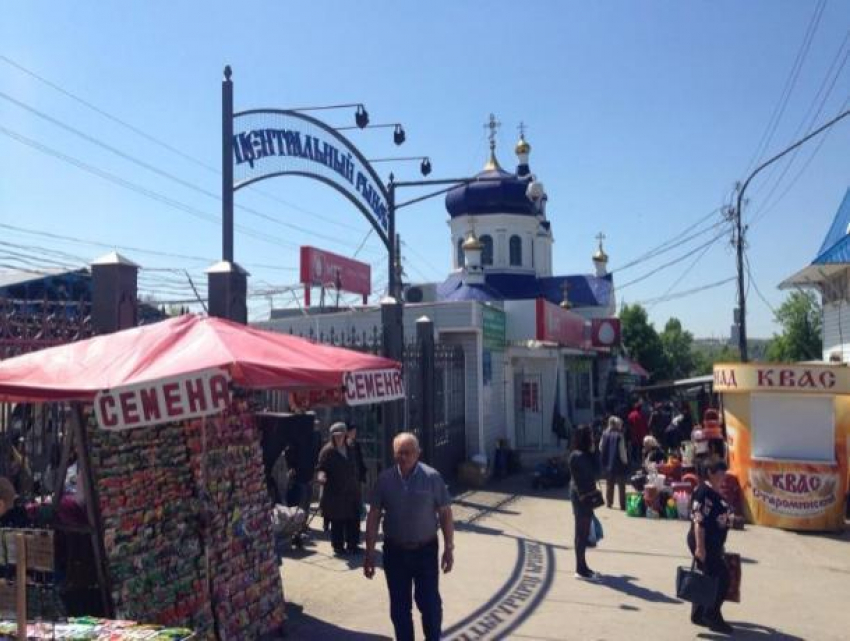 Незаконной торговлей на Азовском рынке заинтересовалась полиция Новочеркасска