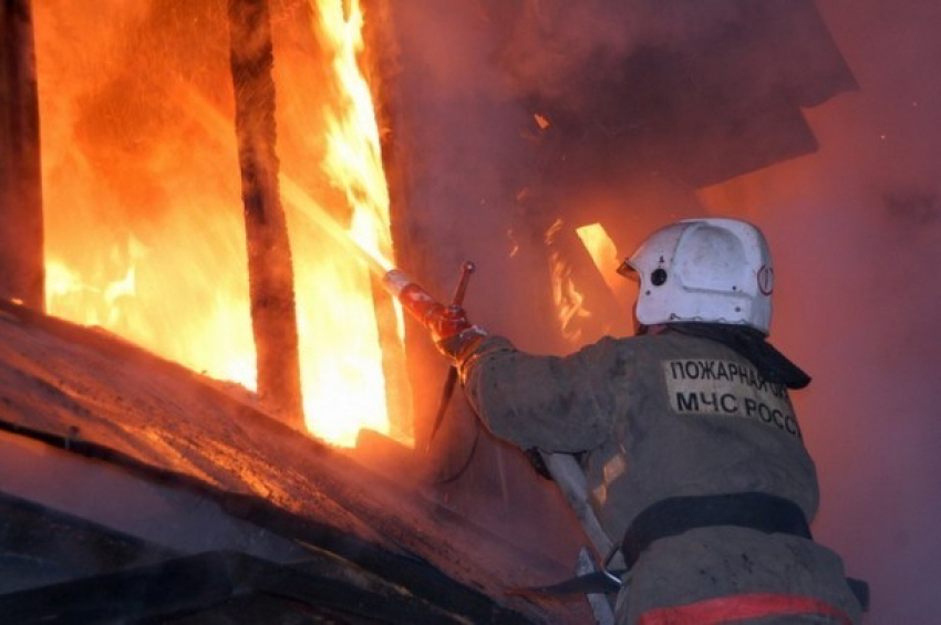 В Новочеркасске горел жилой дом