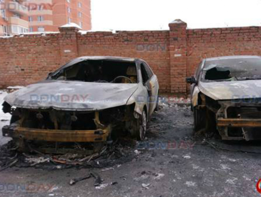 Две иномарки сгорели минувшей ночью в Новочеркасске