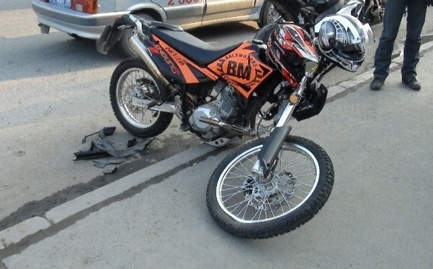 Под Новочеркасском 14-летний мотоциклист врезался в ВАЗ и был госпитализирован