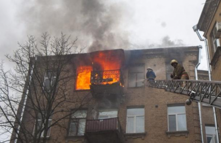 Мужчина погиб и шесть человек были спасены во время пожара в Новочеркасске
