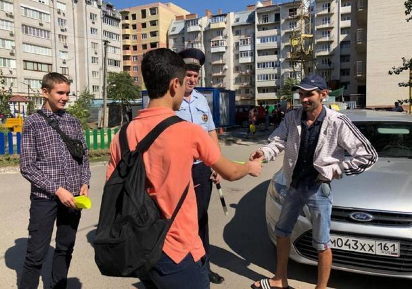 В Новочеркасске активисты провели профилактический рейд по безопасности дорожного движения