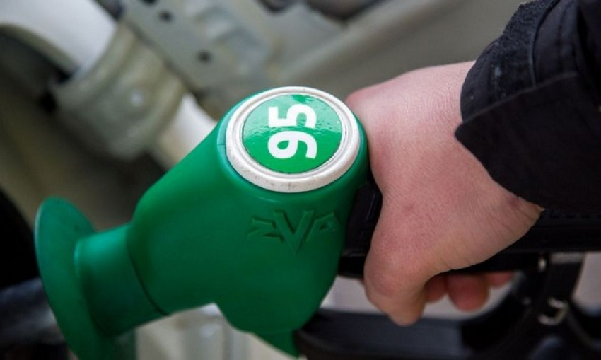 В Новочеркасске бензин дороже, чем в столичных городах