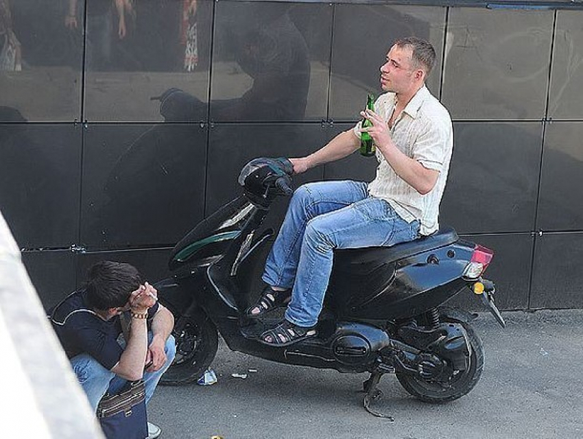 37-летнего скутериста во второй раз остановили пьяным в Новочеркасске